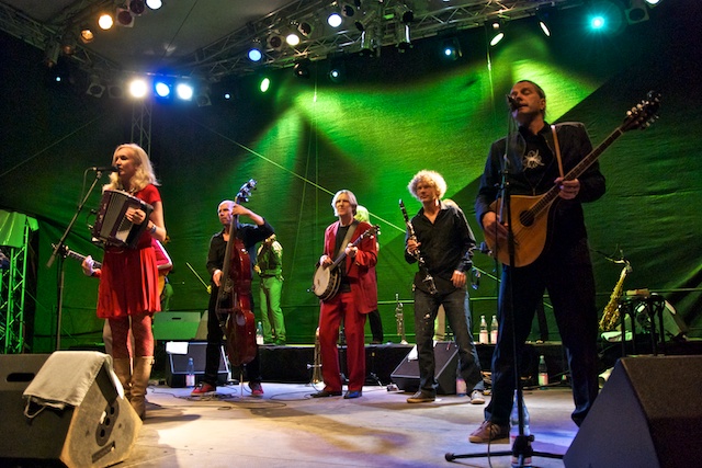 2010-07-30-17-hippies-226